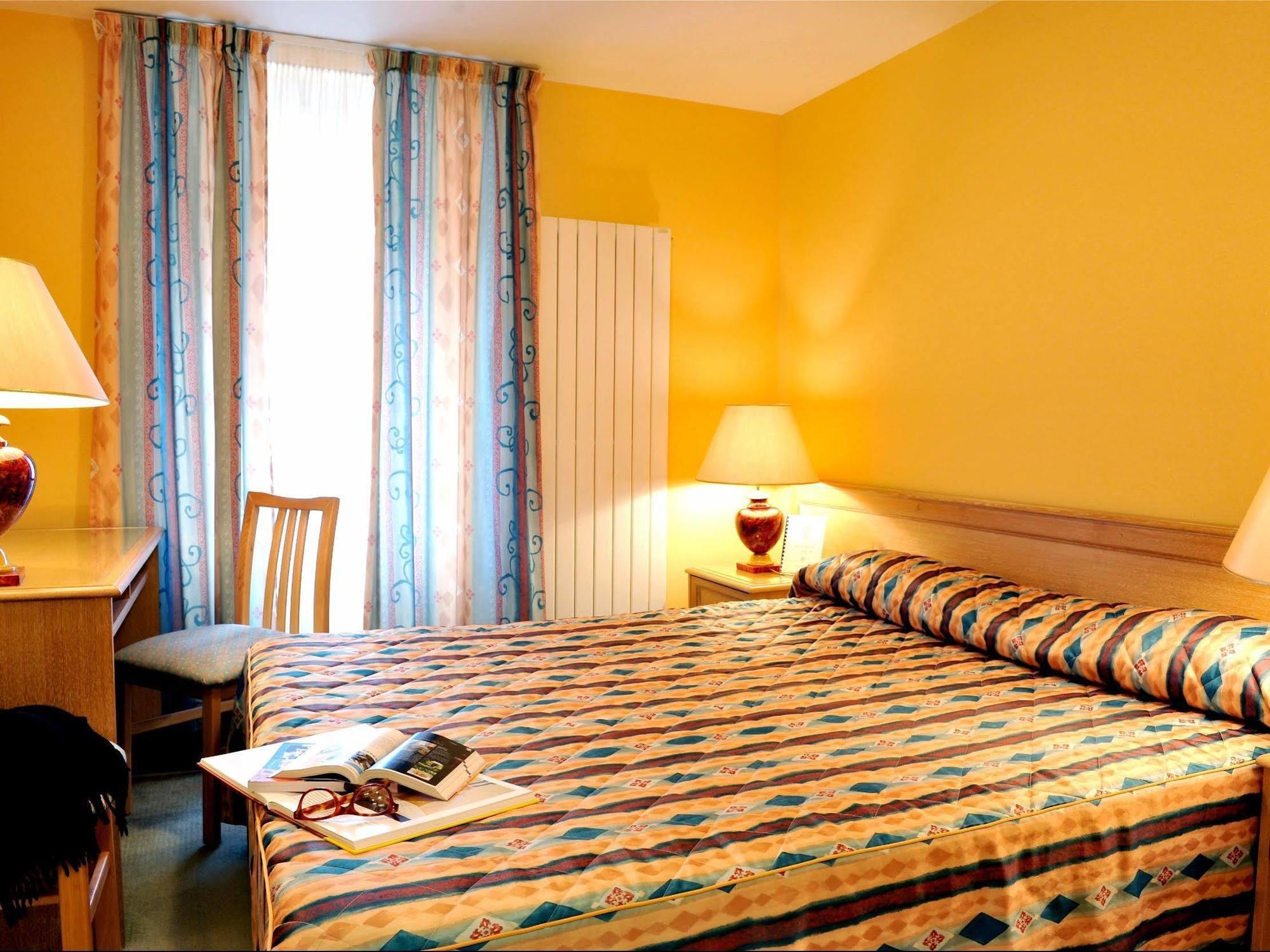 Logis Hotel Le Continental Chateauroux Luaran gambar