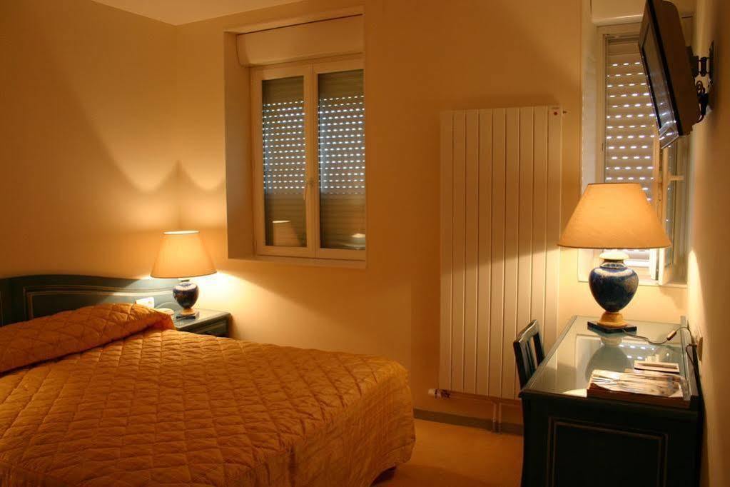 Logis Hotel Le Continental Chateauroux Luaran gambar